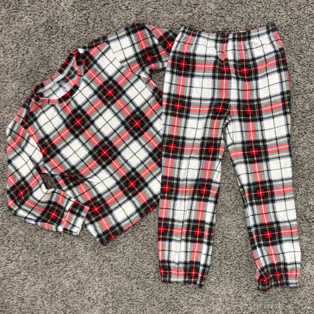 5/$25 GAP plaid pajama set, size 6